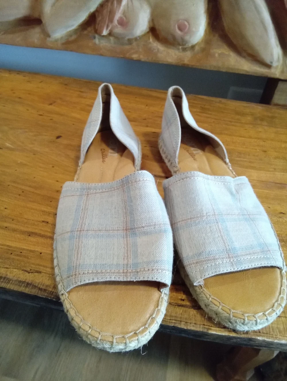 Born Seak Size 9 Beige Plaid Espadrille Sandals No Heel, Open Toe Slingback